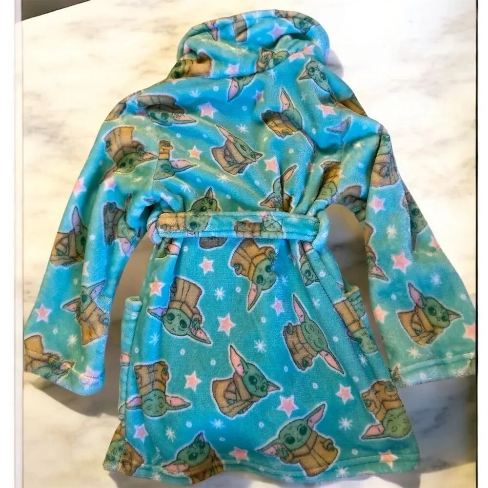 Star Wars Girls The Mandalorian Baby Yoda Luxe Plush Hooded Robe Pool Cover